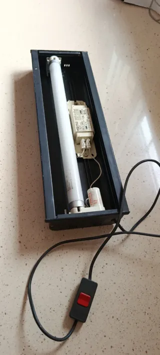 Luz fluorescente para pecera. 40 cm de largo x 13