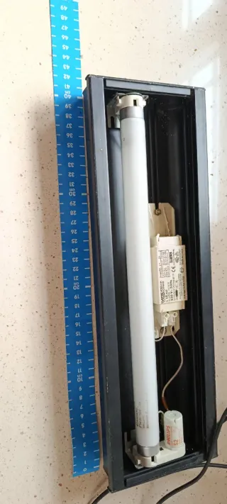 Luz fluorescente para pecera. 40 cm de largo x 13