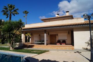 Chalet en venta en Elda