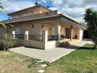 Chalet en venta en Elda