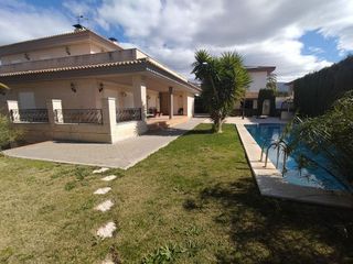Chalet en venta en Elda