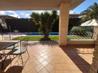 Chalet en venta en Elda