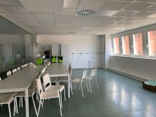 Oficina en alquiler en Tres Olivos - Valverde en Madrid