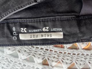 Pantalón vaquero mujer negro cremalleras