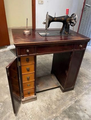 Antigua máquina de coser Wertheim