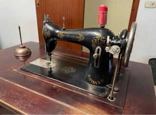Antigua máquina de coser Wertheim