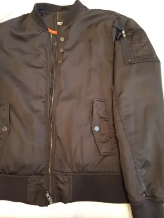 Cazadora bomber negra