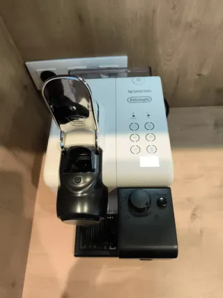 Cafetera Delongui Latissima touch blanca Nespresso