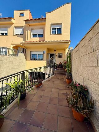 Casa adosada en venta en Lavadores en Vigo
