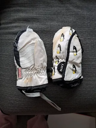 Manoplas de nieve para niños con pingüinos