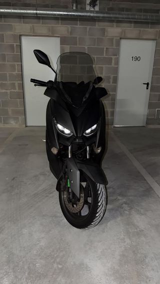 Yamaha XMAX 2019 + Casco Nuevo 125cc