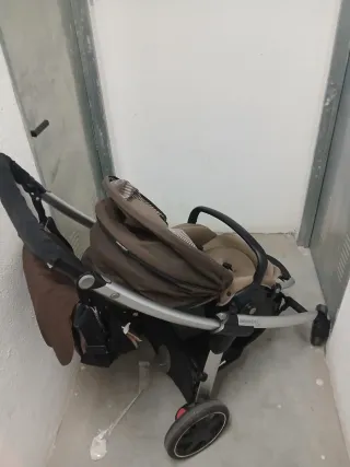 Carrito BEBÉ CONFORT: capazo,silla paseo y bolsa.