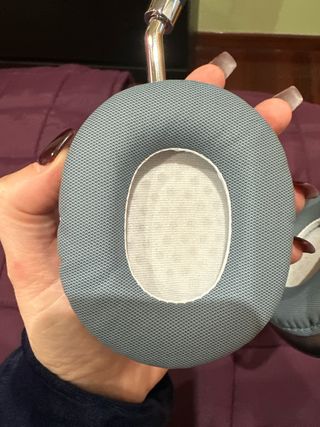 Auriculares Bluetooth Azul y Plateado.