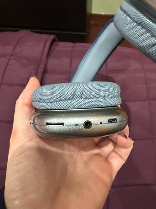 Auriculares Bluetooth Azul y Plateado.