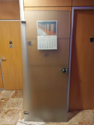 Puerta Cristal 88x203cm con cerrojo y llave