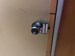 Puerta Cristal 88x203cm con cerrojo y llave