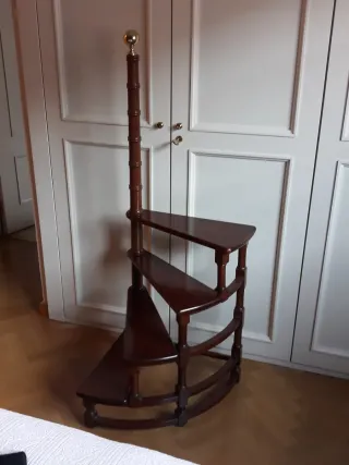 Escalera de caracol para biblioteca