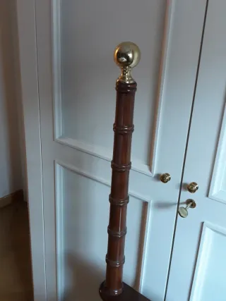 Escalera de caracol para biblioteca