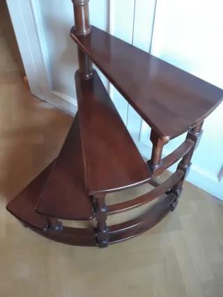 Escalera de caracol para biblioteca