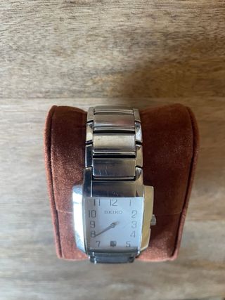 Reloj Seiko Rectangular Plata y Blanco