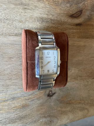 Reloj Seiko Rectangular Plata y Blanco