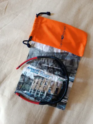 Occhiali da sole per bambini nuovi mai usati