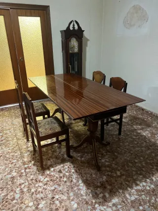 Mesa libro antigua + 4 sillas madera a juego
