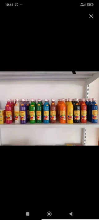 17 botes de pintura de colores