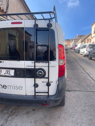 Baca con escalera en perfecto estado