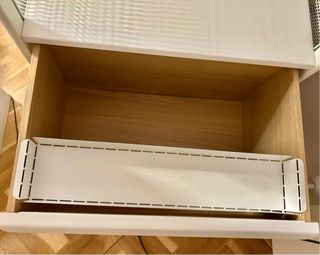 Estantería de IKEA, modelo Bekant, blanca y madera