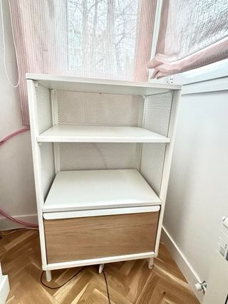 Estantería de IKEA, modelo Bekant, blanca y madera