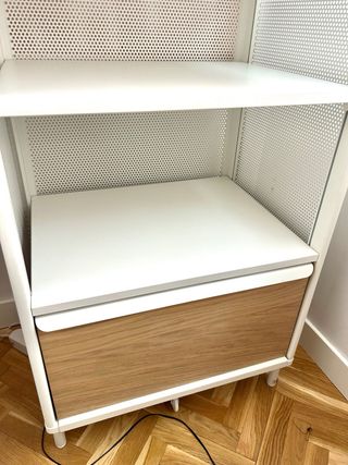 Estantería de IKEA, modelo Bekant, blanca y madera