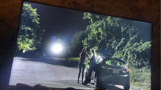 Tele 65 con control por voz y movimiento