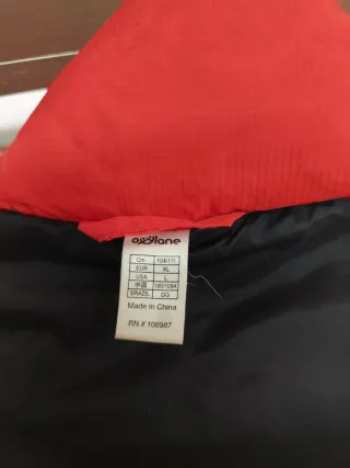 Chaqueta de plumas roja