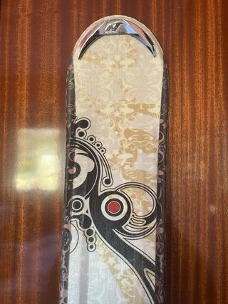 Esquís y botas de esquí para mujer