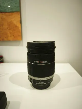 Objetivo Canon EFS 18-200mm IS