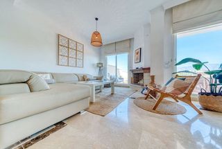 Casa adosada en venta en Puerto de la Duquesa en Manilva