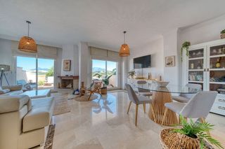 Casa adosada en venta en Puerto de la Duquesa en Manilva