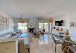 Casa adosada en venta en Puerto de la Duquesa en Manilva