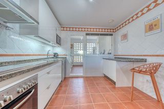 Casa adosada en venta en Puerto de la Duquesa en Manilva