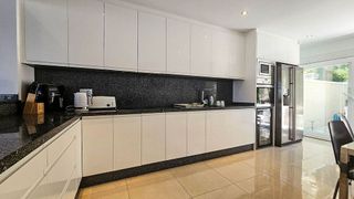 Casa pareada en venta en Puerto de la Duquesa en Manilva