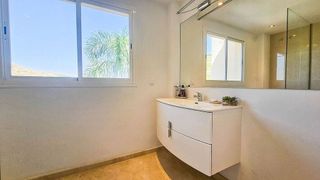 Casa pareada en venta en Puerto de la Duquesa en Manilva