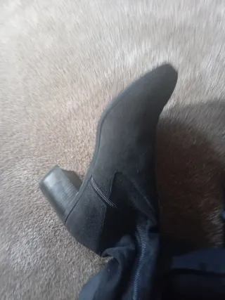 Botas altas negras ante