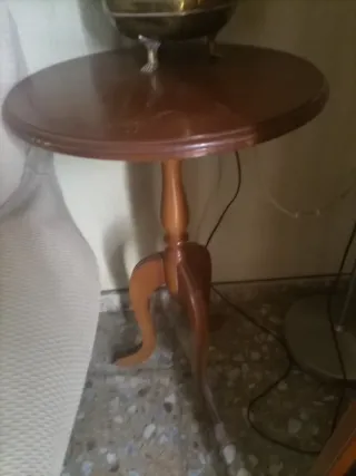 Mesita auxiliar de madera