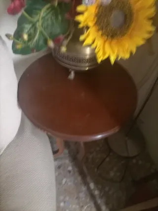 Mesita auxiliar de madera