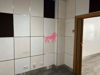 Oficina en alquiler en La Chantría - La Lastra en León