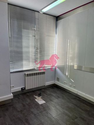 Oficina en alquiler en La Chantría - La Lastra en León