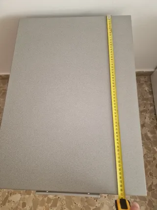 Archivador plástico y madera gris con tiradores