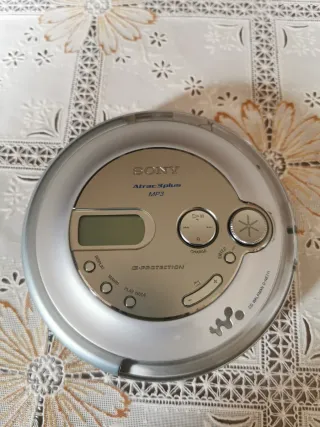 CD WALKMAN D-NE711 Discman Sony Atrac3plus MP3