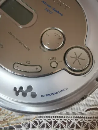 CD WALKMAN D-NE711 Discman Sony Atrac3plus MP3
